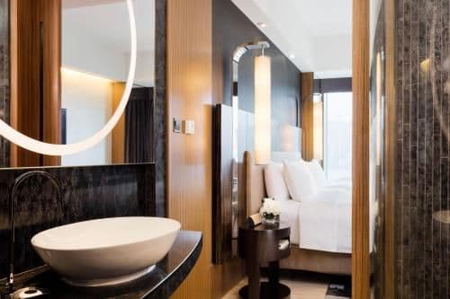 Club 36 King Room with City View