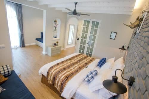Deluxe Corner Room