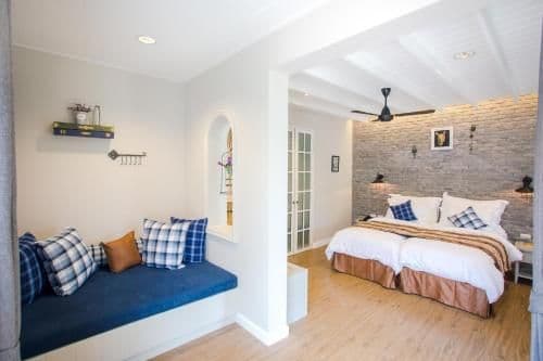 Deluxe Corner Room
