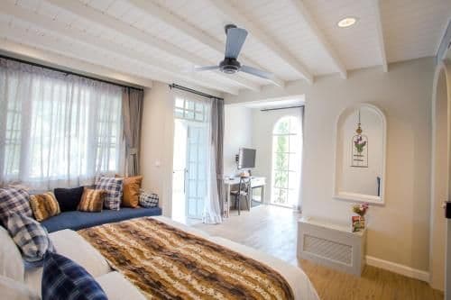 Deluxe Corner Room