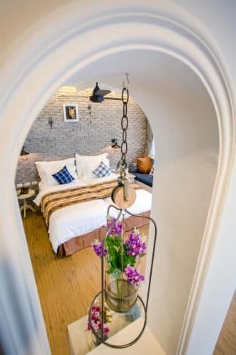 Deluxe Corner Room