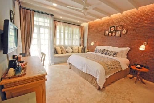 Deluxe Corner Room