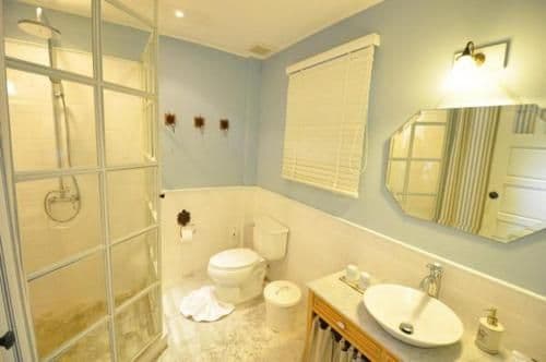Deluxe Corner Room