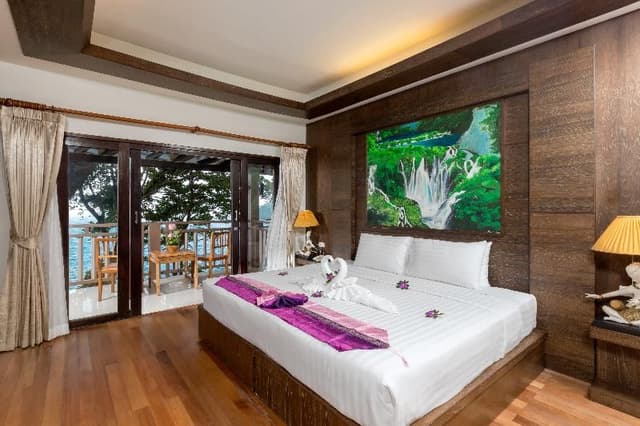 Double or Twin DELUXE OCEAN VIEW