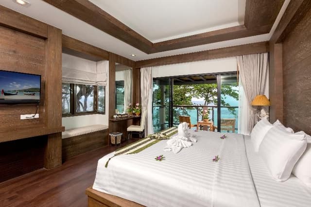 Double or Twin DELUXE OCEAN VIEW