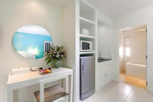 Deluxe Double Room with Pool Access