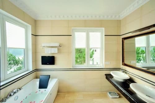 Junior Suite with Lake View