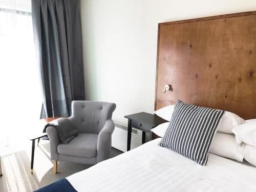 Business Queen Room