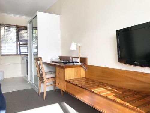 Business Queen Room