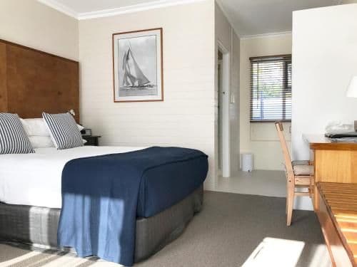 Business Queen Room