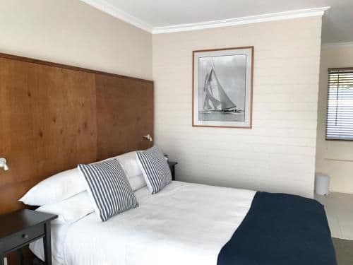 Business Queen Room