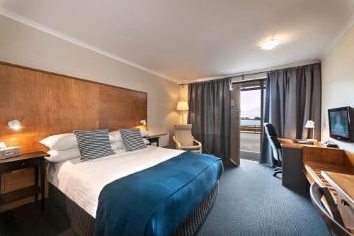 Business Queen Room