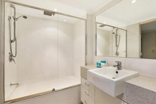 Deluxe Two-Bedroom Apartment with Ocean View