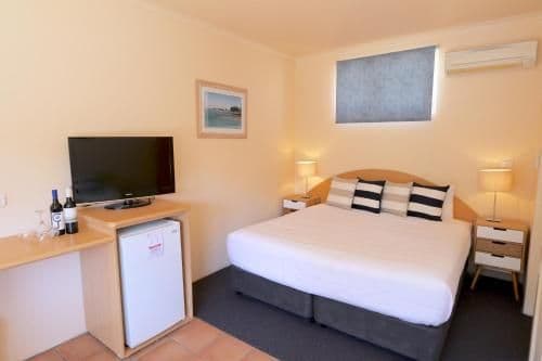 King Room with Courtyard View - Unserviced