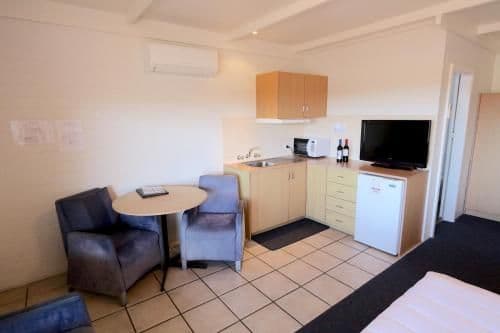 Ground Level Harbour View - Unserviced