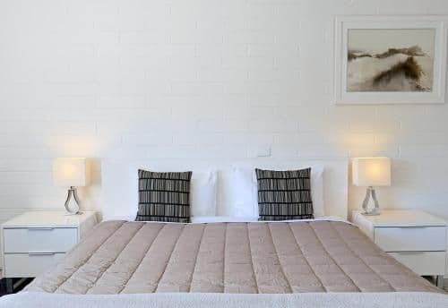 King Room with Courtyard View - Unserviced