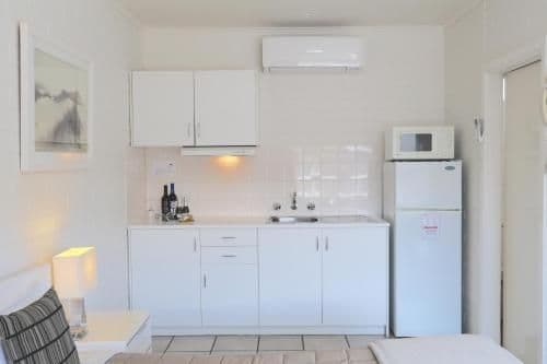 King Room with Courtyard View - Unserviced