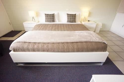 King Room with Courtyard View - Unserviced