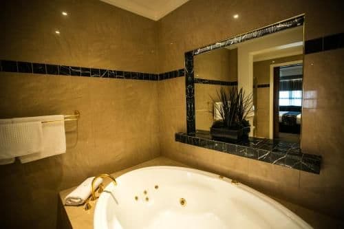 Deluxe Suite with Spa Bath