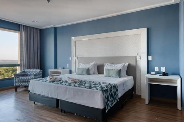 DOUBLE DELUXE QUEEN BED