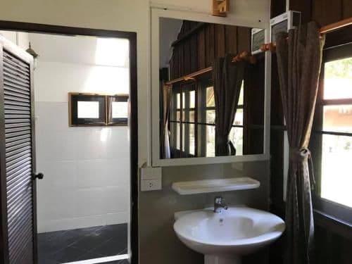 One-Bedroom Bungalow with Sea View
