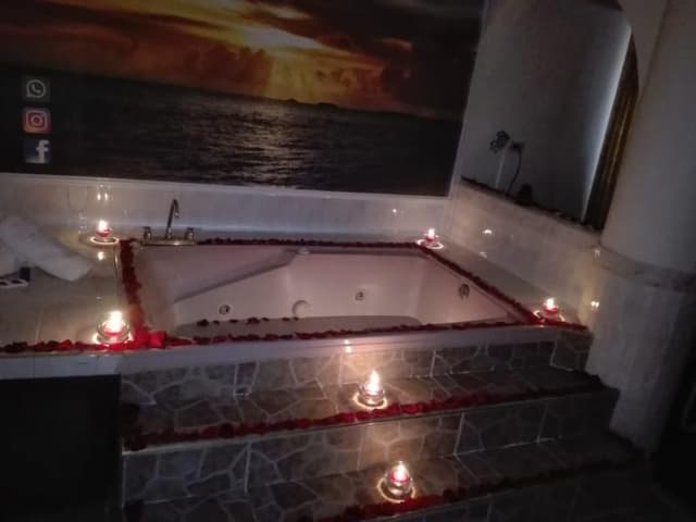 DOUBLE WITH JACUZZI