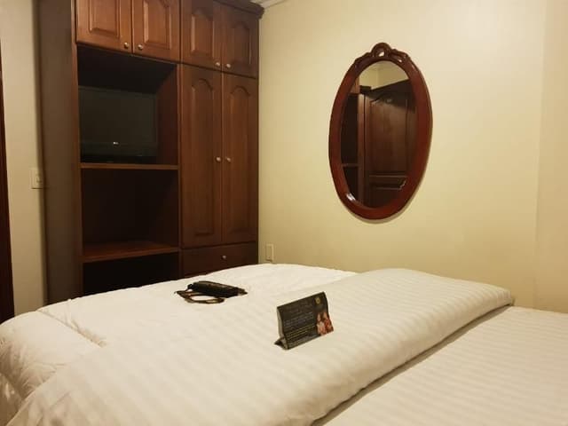 DOUBLE WITH DOUBLE BED