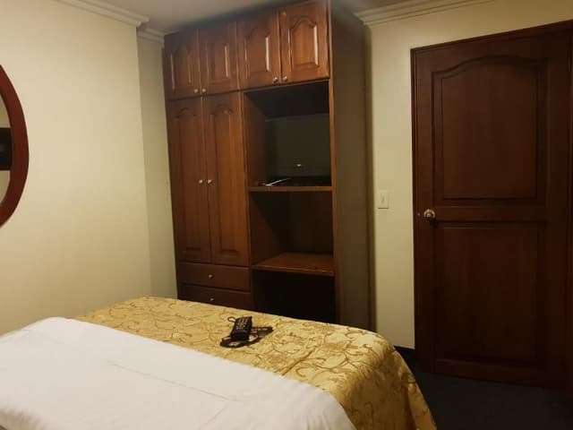 DOUBLE WITH DOUBLE BED