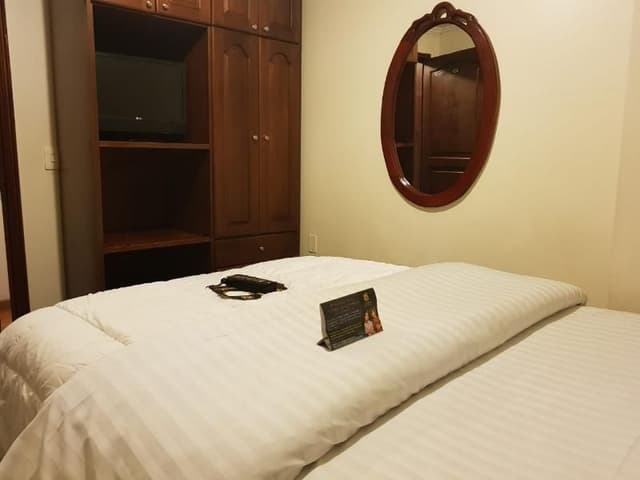 DOUBLE WITH DOUBLE BED