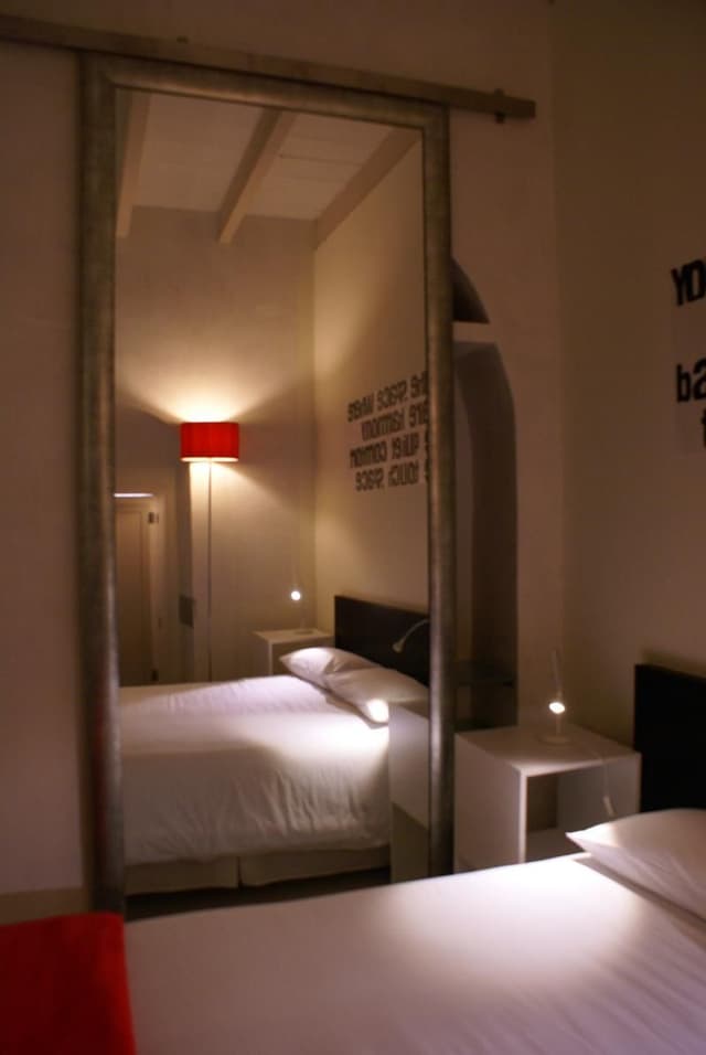 DOUBLE WITH DOUBLE BED