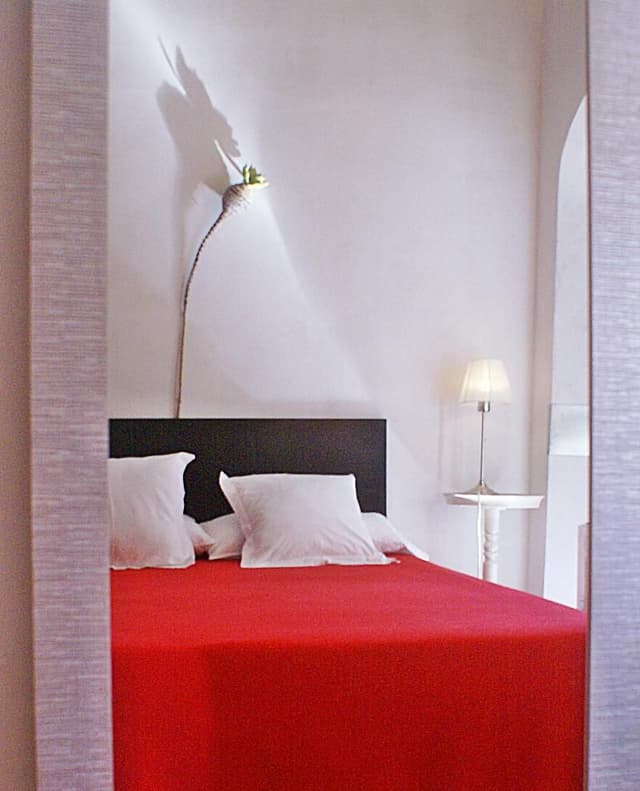 DOUBLE WITH DOUBLE BED