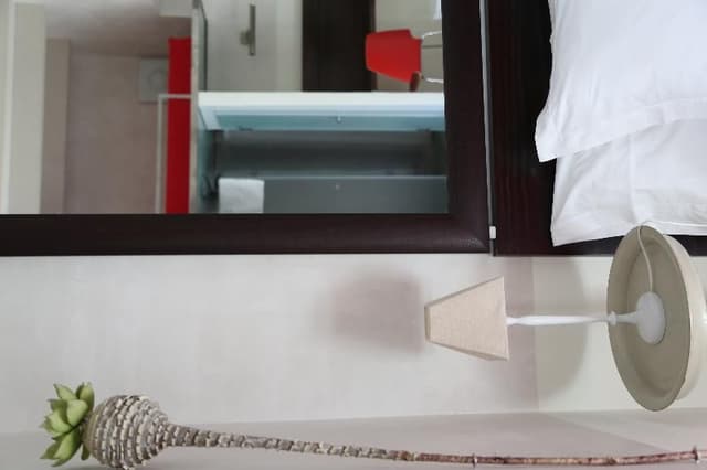 DOUBLE WITH DOUBLE BED