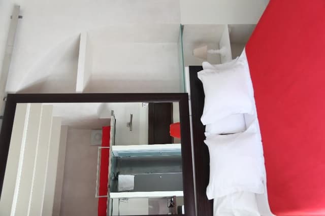 DOUBLE WITH DOUBLE BED