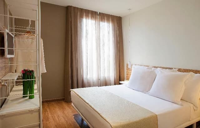 APARTMENT EXECUTIVE