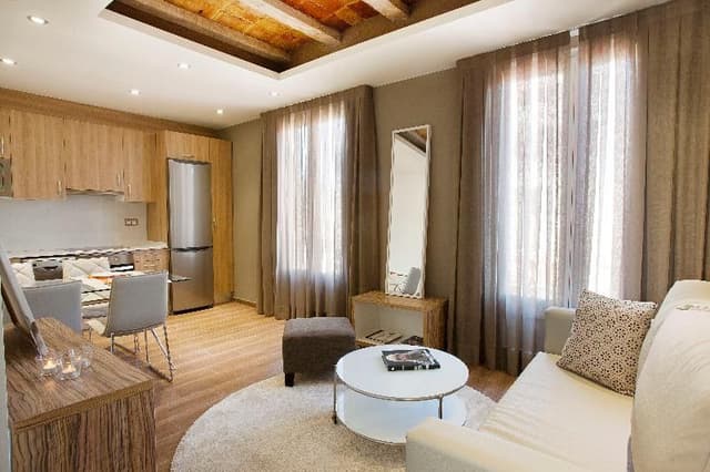 APARTMENT EXECUTIVE