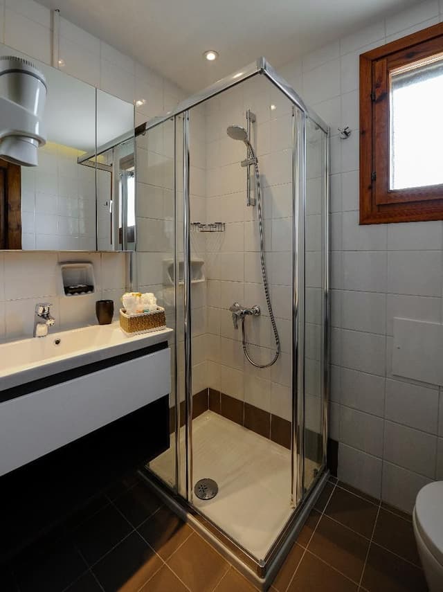 HOUSE STANDARD