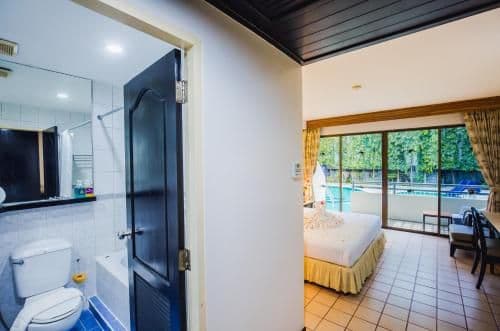 Deluxe Double Room with Pool Access