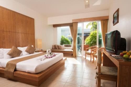 Deluxe Room With Pool Access