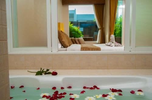 Deluxe Room With Pool Access