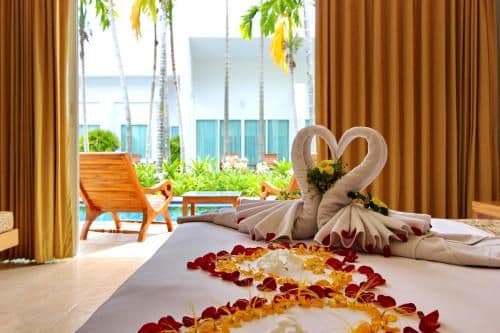 Deluxe Room With Pool Access