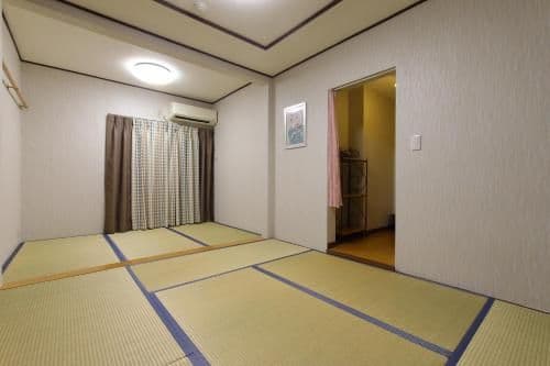 Japanese-Style Superior Family Room