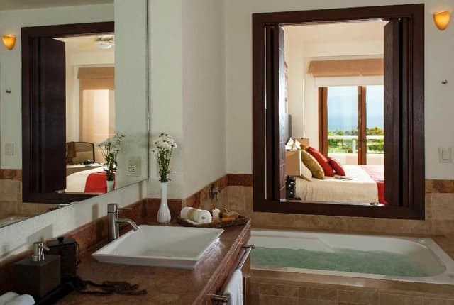 SUITE THREE BEDROOMS