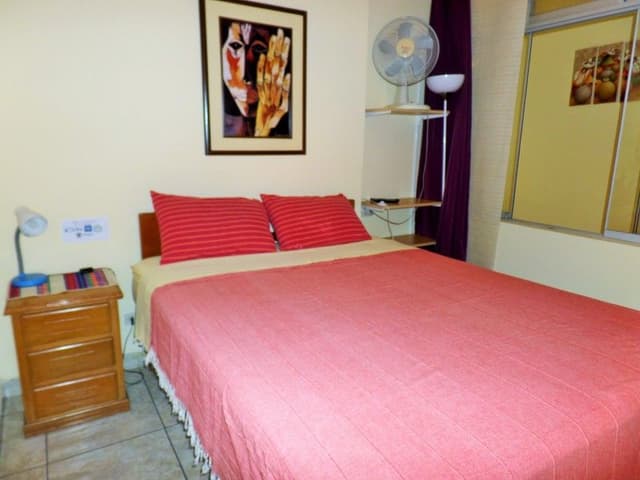 DOUBLE WITH DOUBLE BED