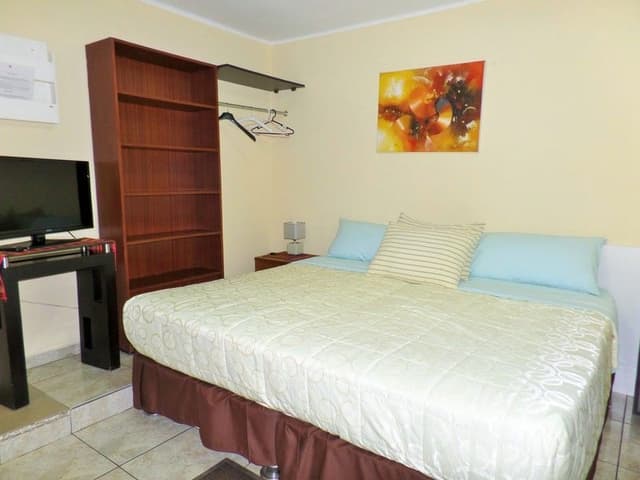 DOUBLE WITH DOUBLE BED