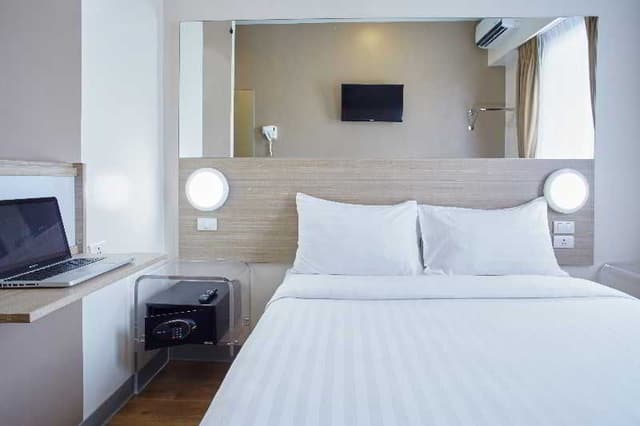 DOUBLE QUEEN SIZE BED