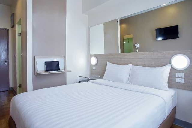 DOUBLE QUEEN SIZE BED