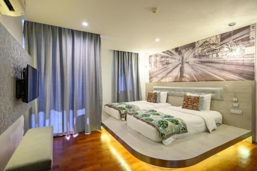 Embassy Suite Six Bedrooms Duplex