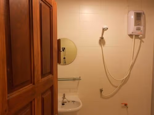 Connecting Room