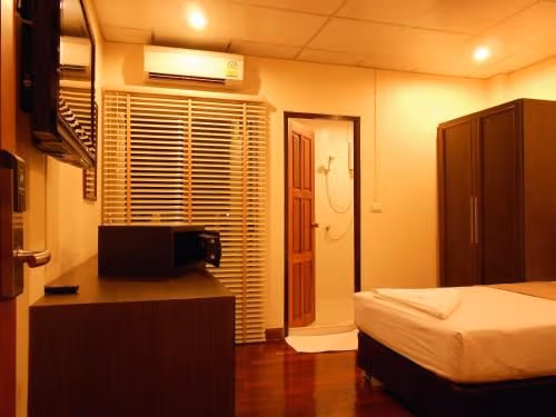 Connecting Room
