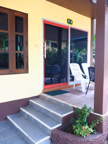 Bungalow with Garden View
